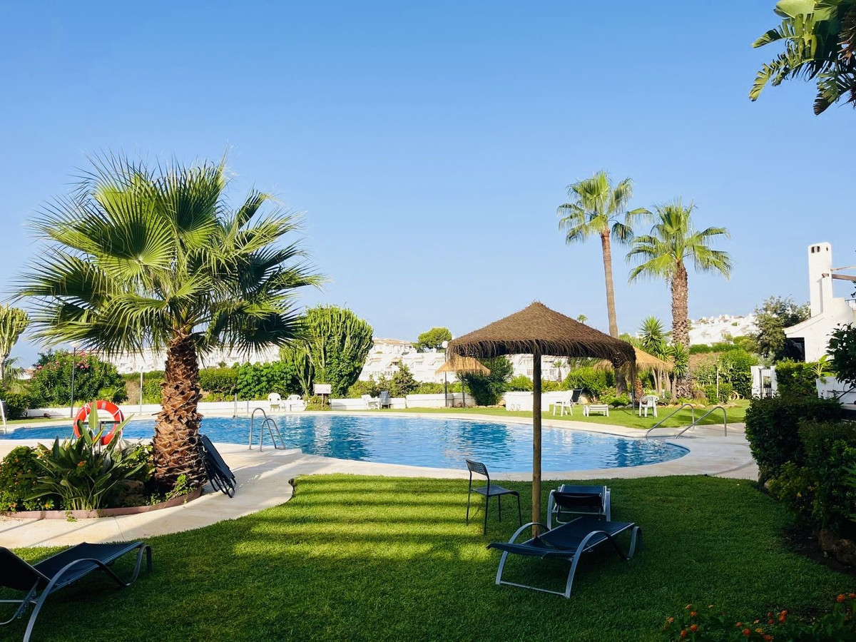 Se vende Apartamento Planta Media de 2 dormitorios en Costa Del Sol, Málaga, España