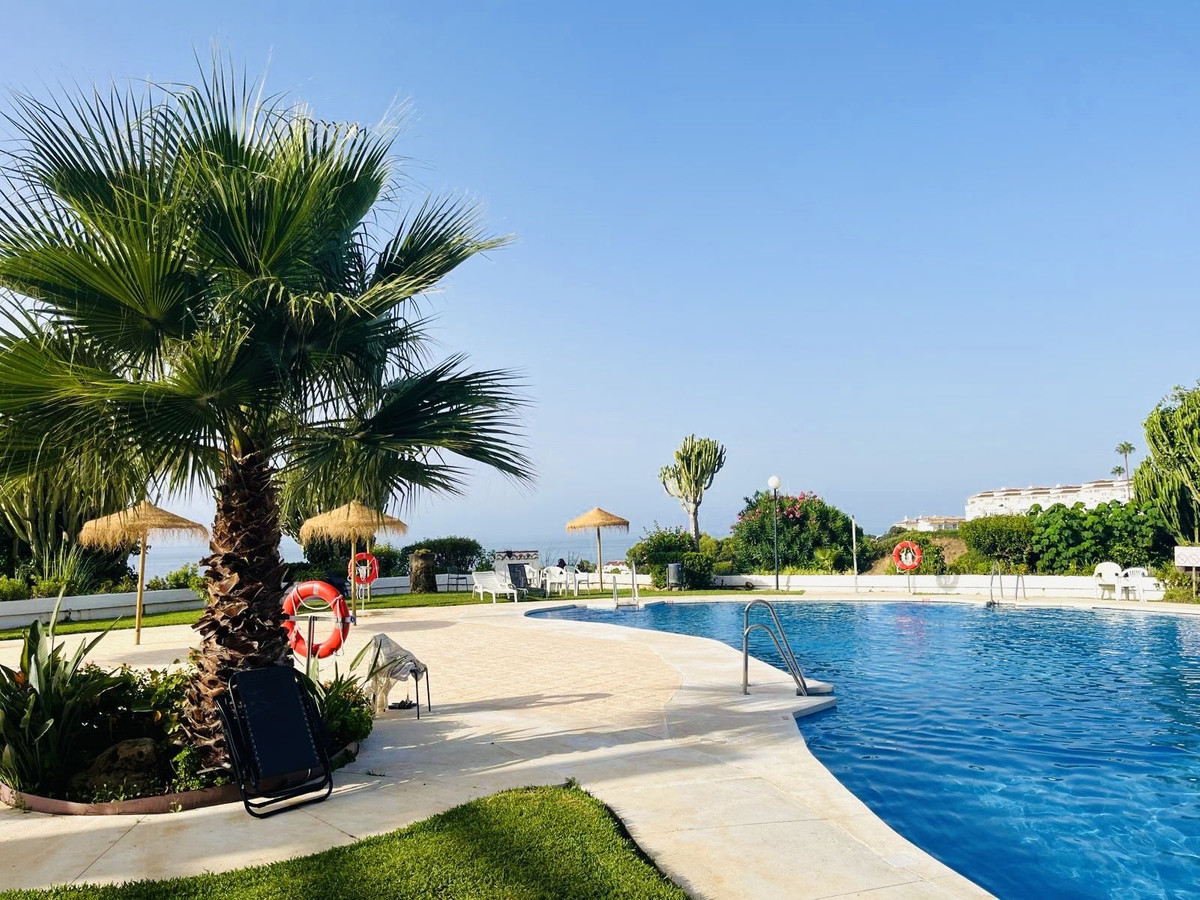 Se vende Apartamento Planta Media de 2 dormitorios en Costa Del Sol, Málaga, España