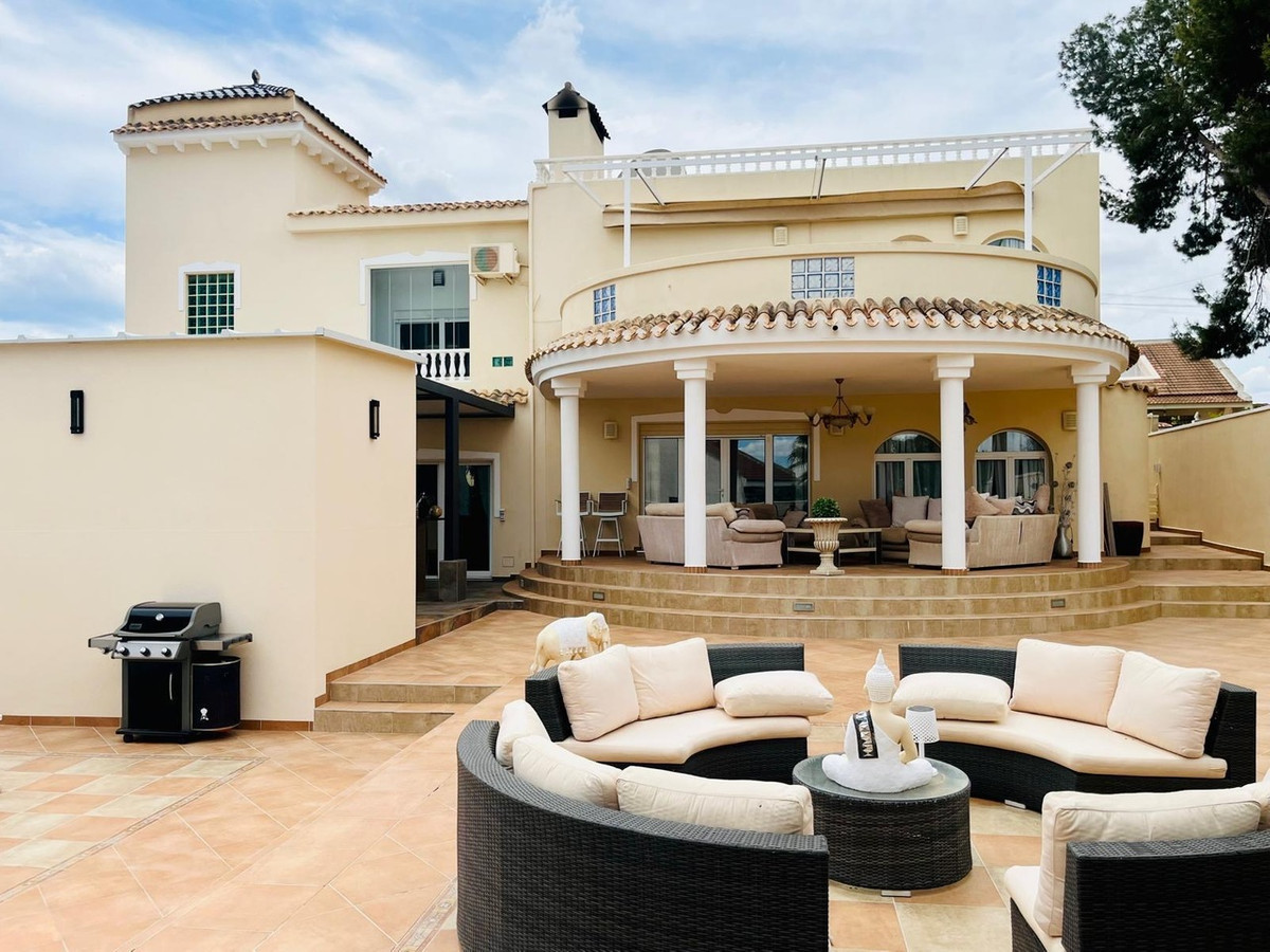 Se vende Villa - Chalet de 4 dormitorios en Costa Blanca, Alicante, España