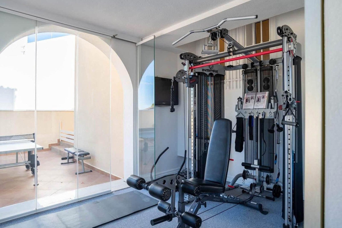 Se vende Villa - Chalet de 4 dormitorios en Costa Blanca, Alicante, España