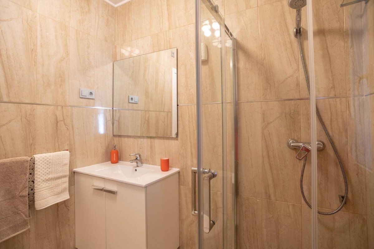 Se vende Villa - Chalet de 4 dormitorios en Costa Blanca, Alicante, España