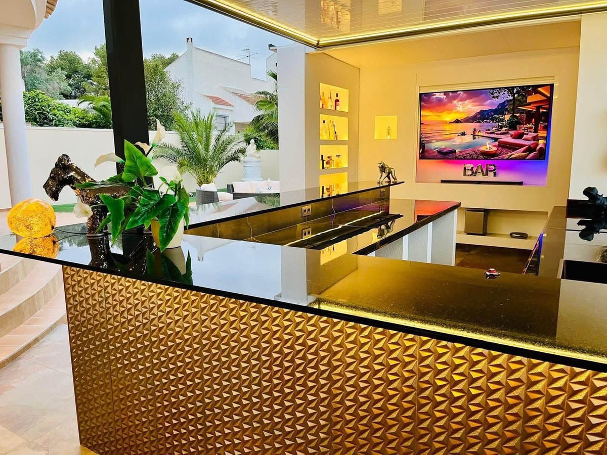 Se vende Villa - Chalet de 4 dormitorios en Costa Blanca, Alicante, España