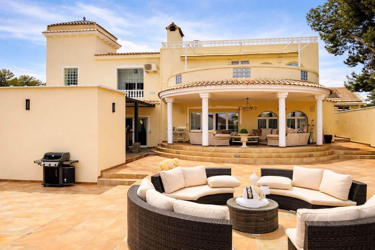 Se vende Villa - Chalet de 4 dormitorios en Costa Blanca, Alicante, España