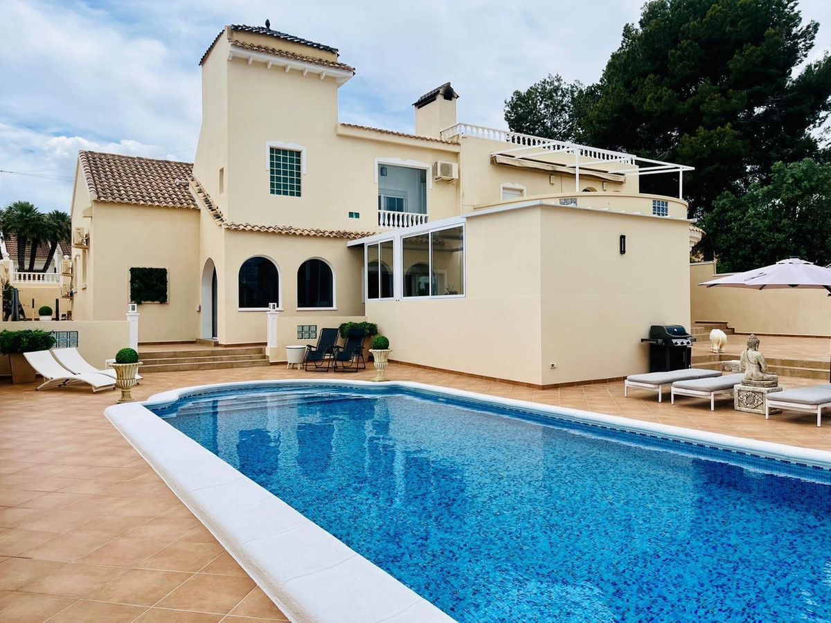 Se vende Villa - Chalet de 4 dormitorios en Costa Blanca, Alicante, España
