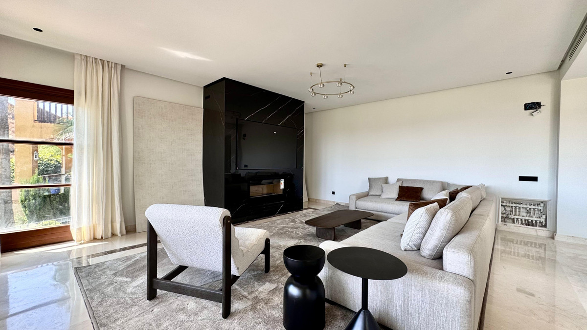 6 Bed Townhouse for sale in The Golden Mile Costa Del Sol, Málaga, Spain