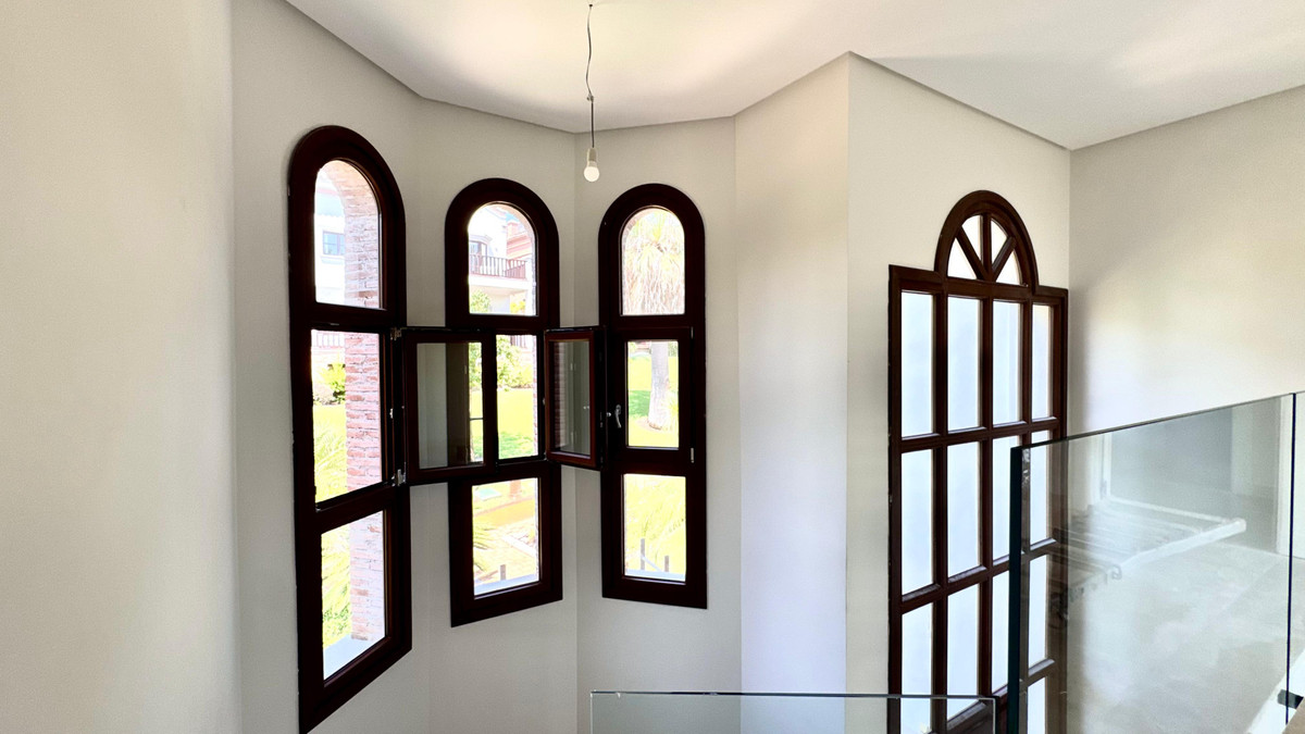 6 Bed Townhouse for sale in The Golden Mile Costa Del Sol, Málaga, Spain