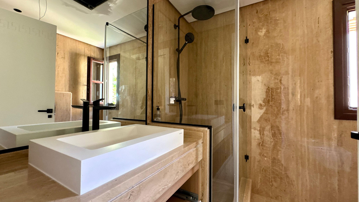 6 Bed Townhouse for sale in The Golden Mile Costa Del Sol, Málaga, Spain