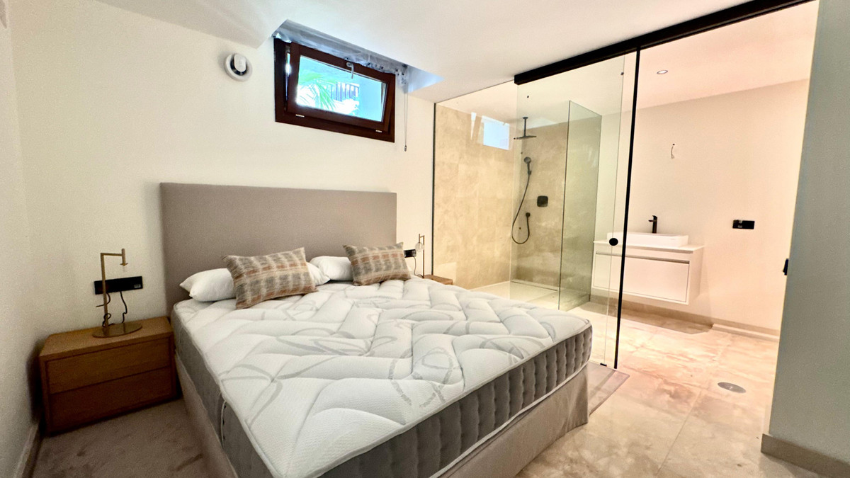 6 Bed Townhouse for sale in The Golden Mile Costa Del Sol, Málaga, Spain