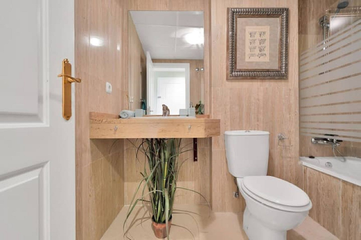 Se vende Apartamento Planta Media de 2 dormitorios en Costa Del Sol, Málaga, España