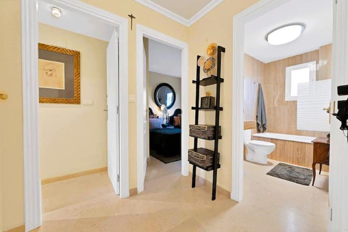 Se vende Apartamento Planta Media de 2 dormitorios en Costa Del Sol, Málaga, España