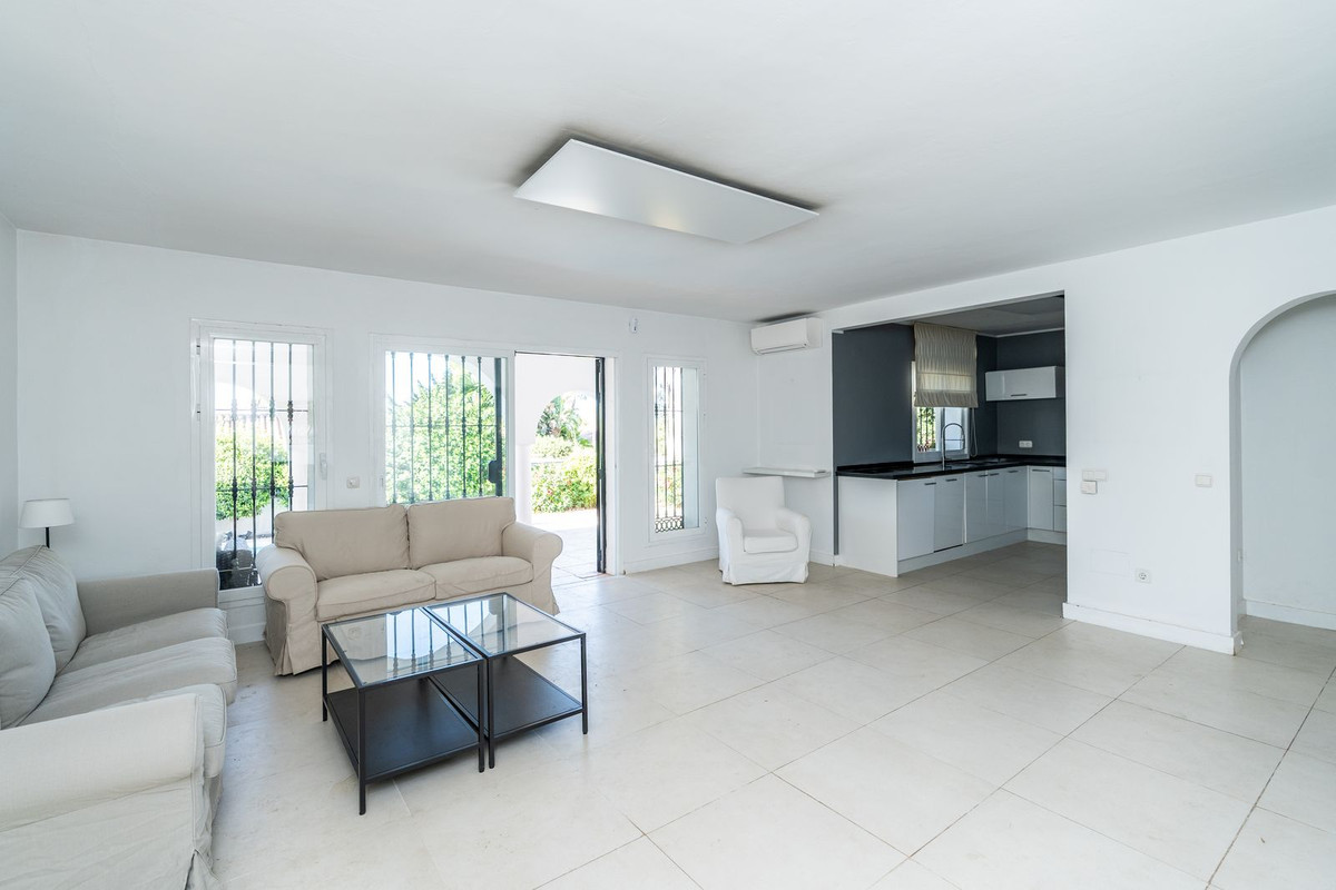 Se vende Villa - Chalet de 3 dormitorios en Costa Del Sol, Málaga, España