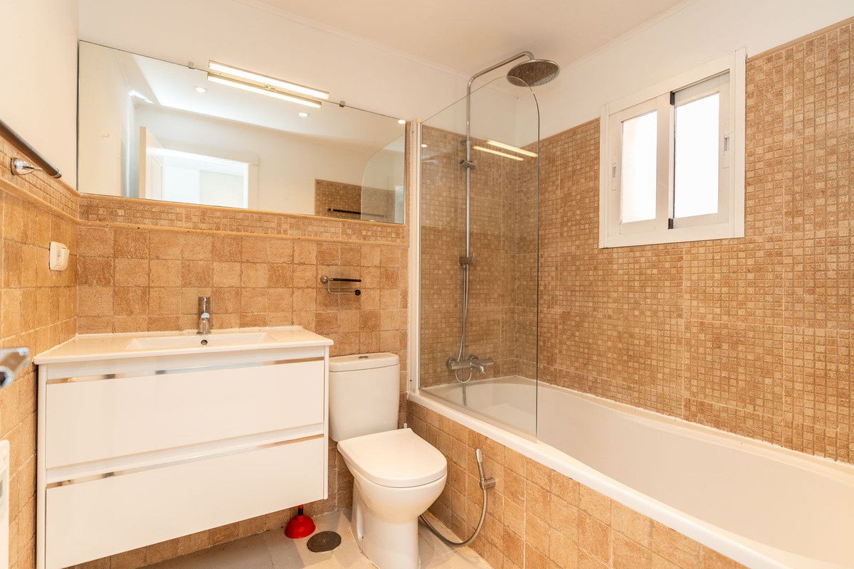 Se vende Villa - Chalet de 3 dormitorios en Costa Del Sol, Málaga, España