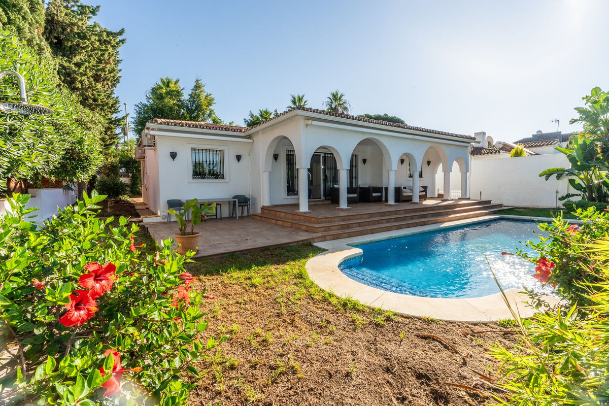 Se vende Villa - Chalet de 3 dormitorios en Costa Del Sol, Málaga, España