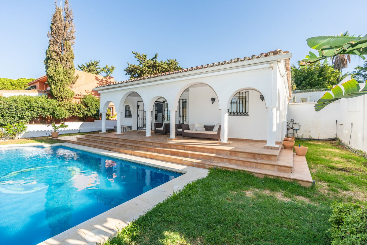 Se vende Villa - Chalet de 3 dormitorios en Costa Del Sol, Málaga, España