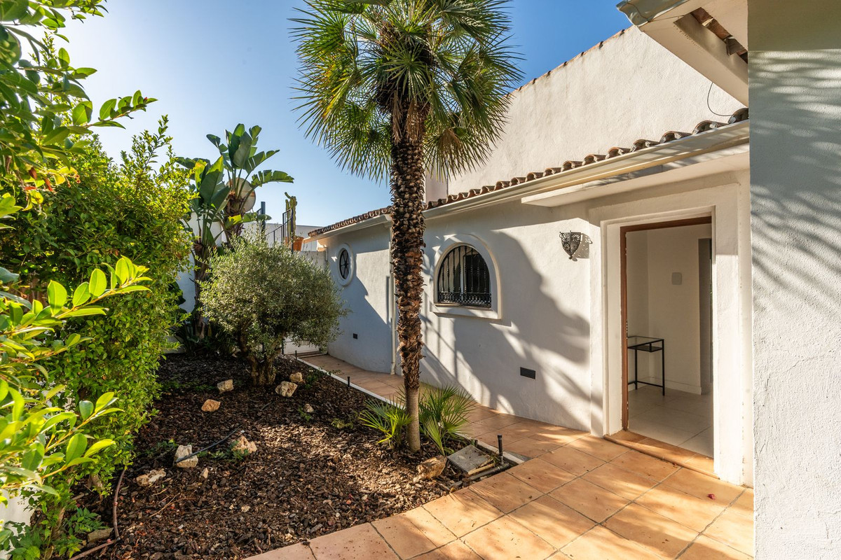Se vende Villa - Chalet de 3 dormitorios en Costa Del Sol, Málaga, España