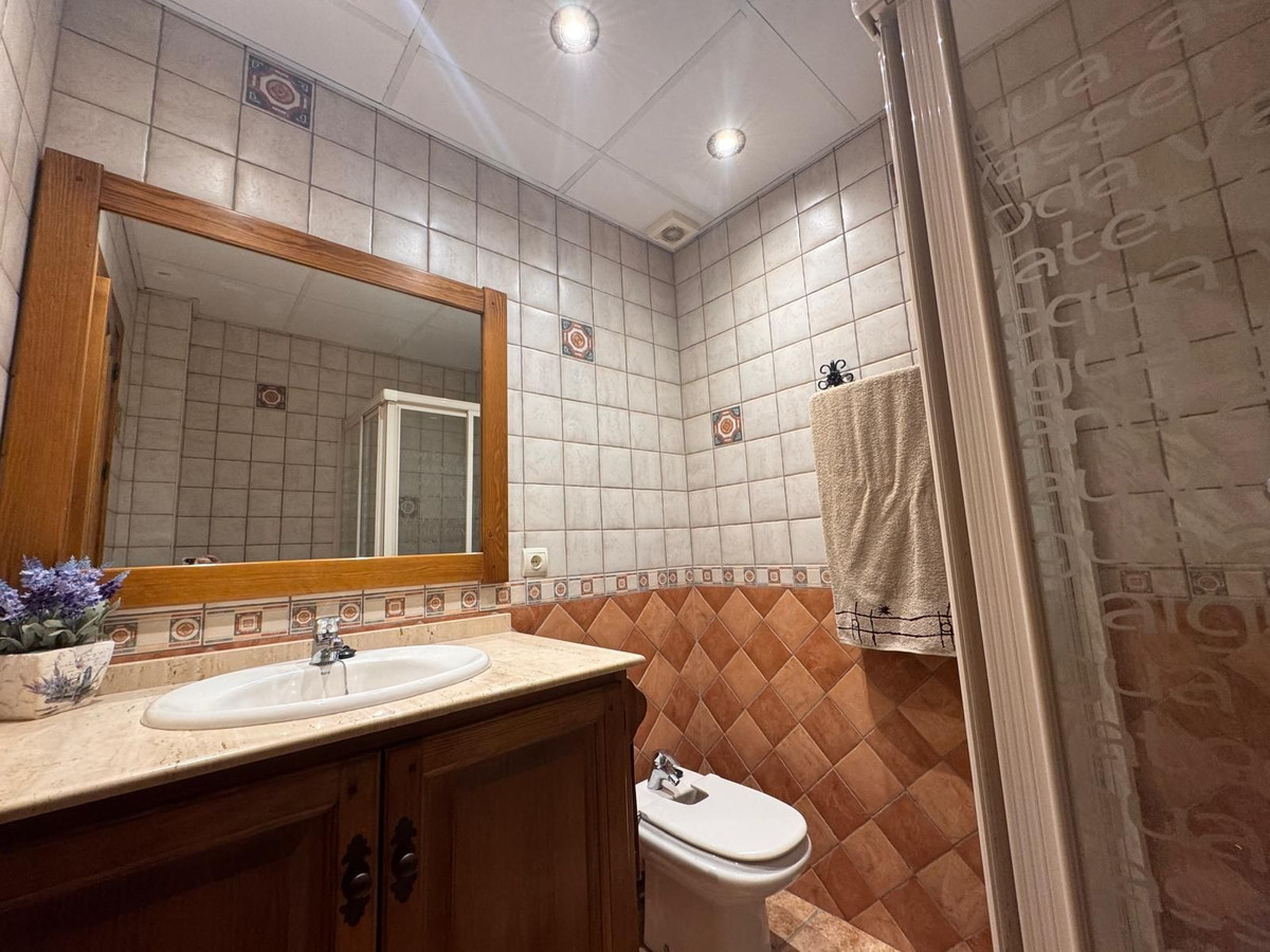 Se vende Villa - Chalet de 5 dormitorios en Costa Del Sol, Málaga, España