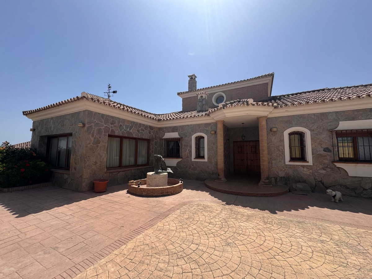 Se vende Villa - Chalet de 5 dormitorios en Costa Del Sol, Málaga, España