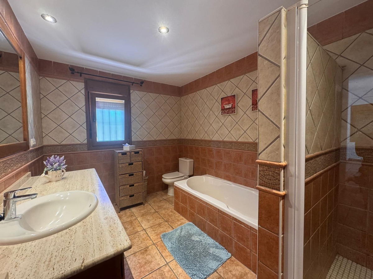 Se vende Villa - Chalet de 5 dormitorios en Costa Del Sol, Málaga, España