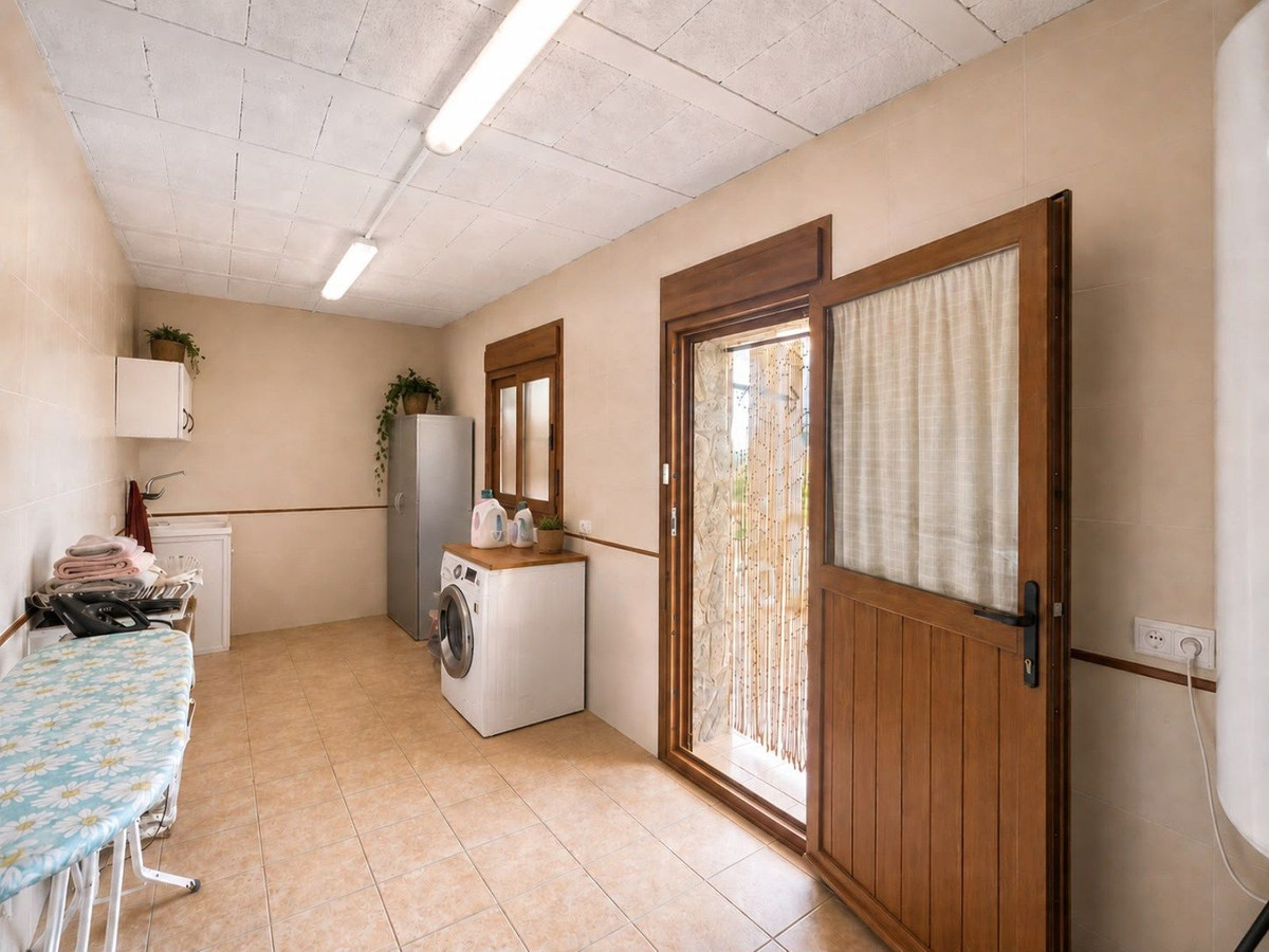 Se vende Villa - Chalet de 5 dormitorios en Costa Del Sol, Málaga, España
