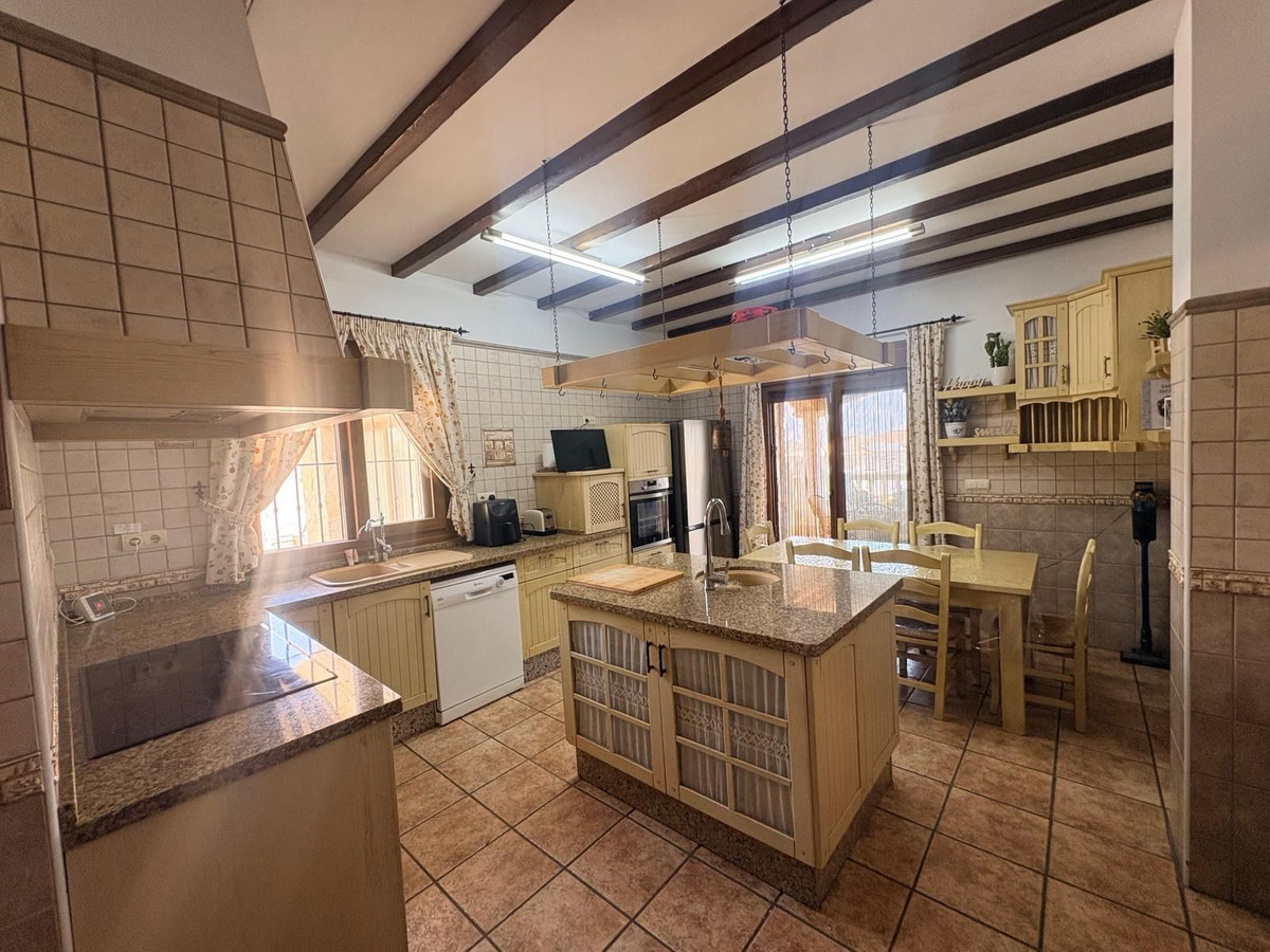 Se vende Villa - Chalet de 5 dormitorios en Costa Del Sol, Málaga, España