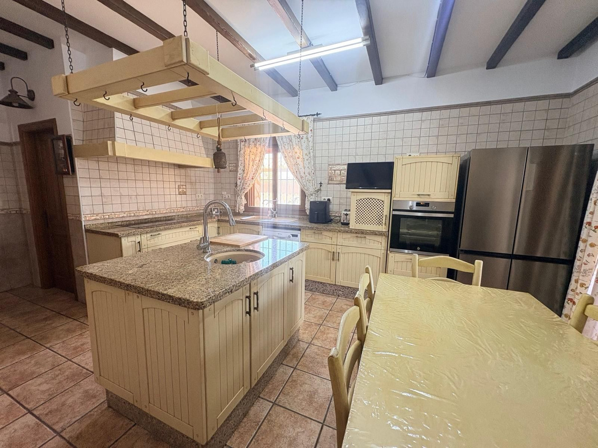 Se vende Villa - Chalet de 5 dormitorios en Costa Del Sol, Málaga, España