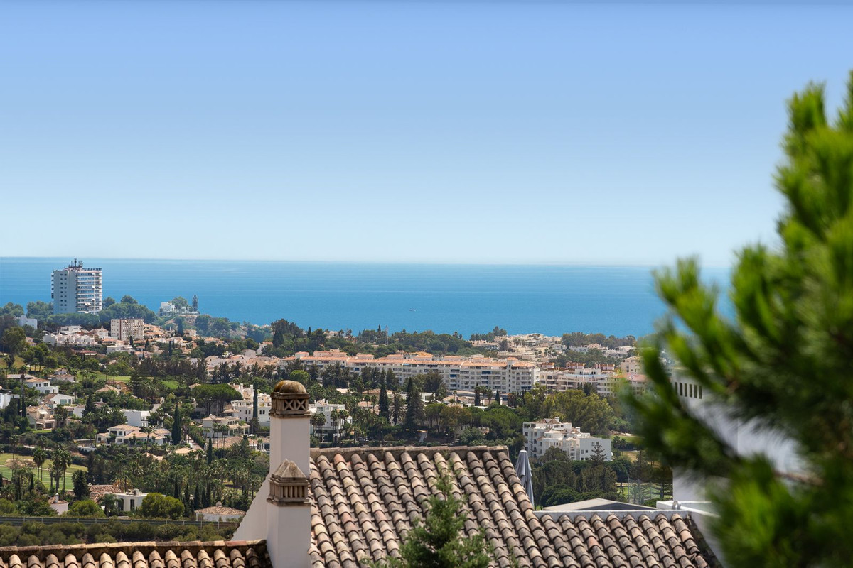 3 Bed Apartment for sale in La Quinta Costa Del Sol, Málaga, Spain