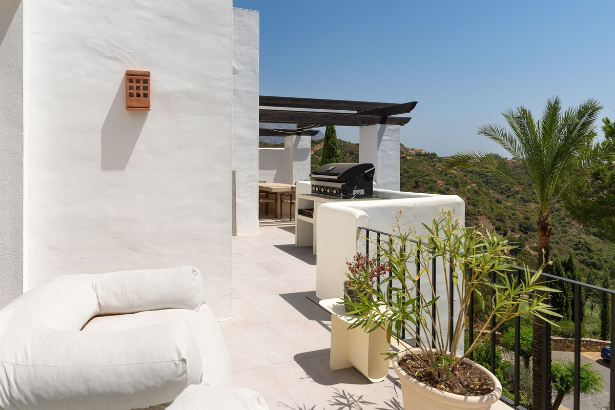 3 Bed Apartment for sale in La Quinta Costa Del Sol, Málaga, Spain