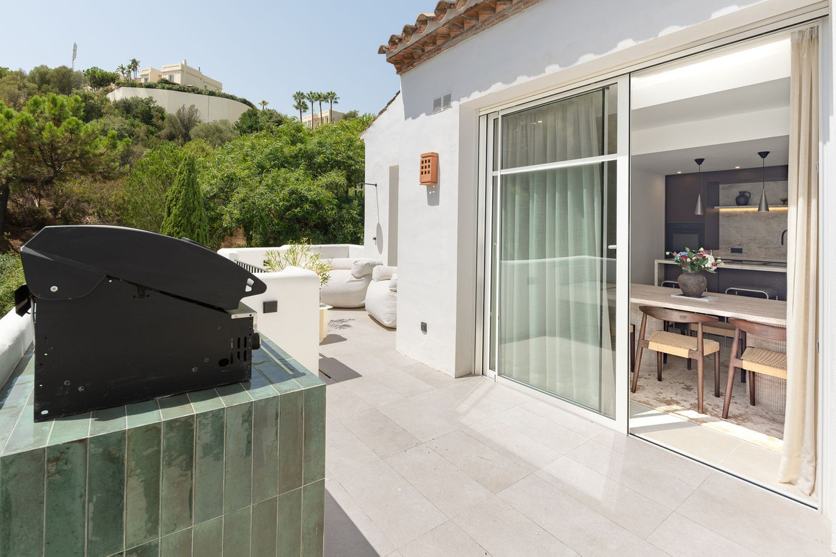 3 Bed Apartment for sale in La Quinta Costa Del Sol, Málaga, Spain