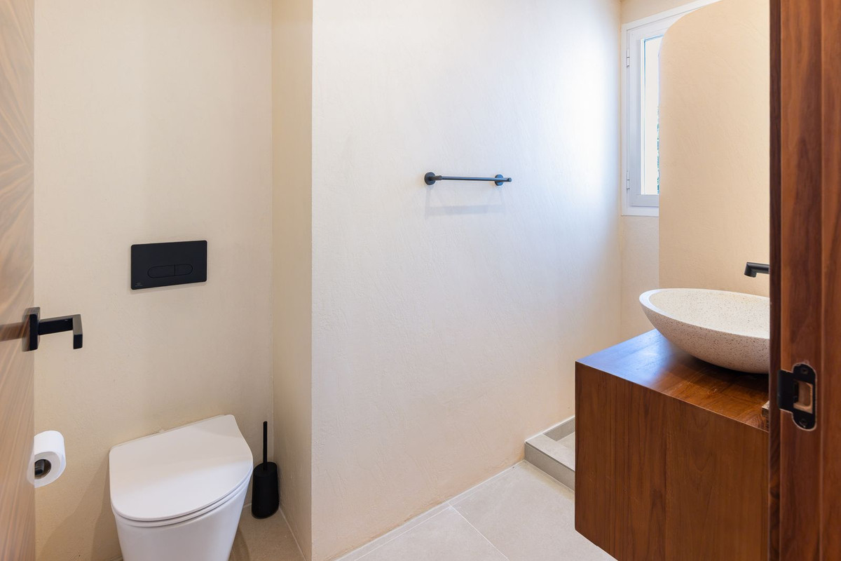 3 Bed Apartment for sale in La Quinta Costa Del Sol, Málaga, Spain