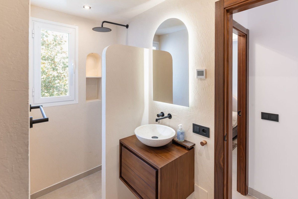 3 Bed Apartment for sale in La Quinta Costa Del Sol, Málaga, Spain