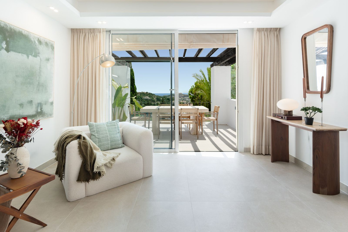 3 Bed Apartment for sale in La Quinta Costa Del Sol, Málaga, Spain