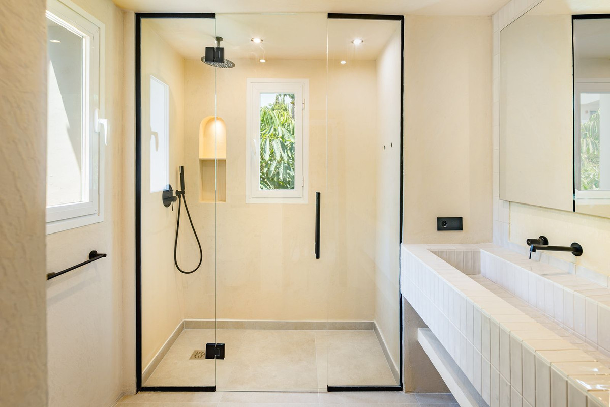 3 Bed Apartment for sale in La Quinta Costa Del Sol, Málaga, Spain