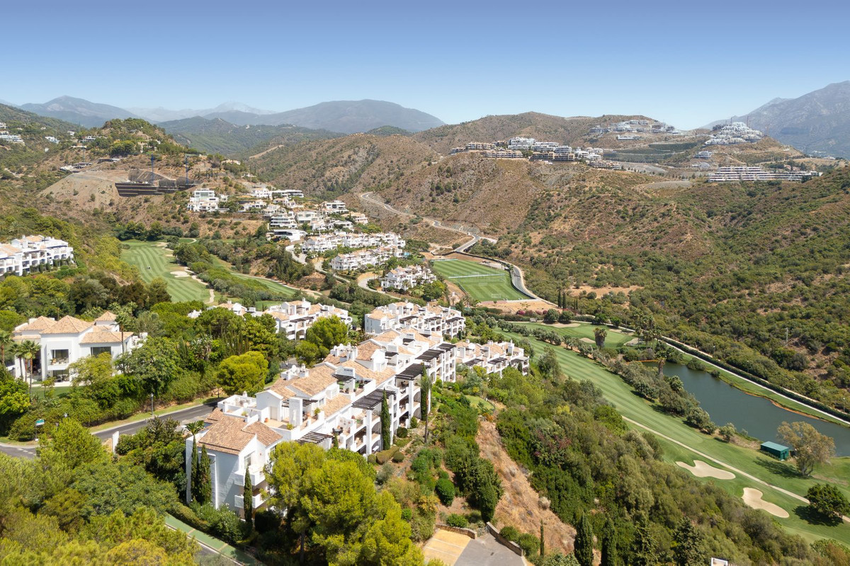 3 Bed Apartment for sale in La Quinta Costa Del Sol, Málaga, Spain