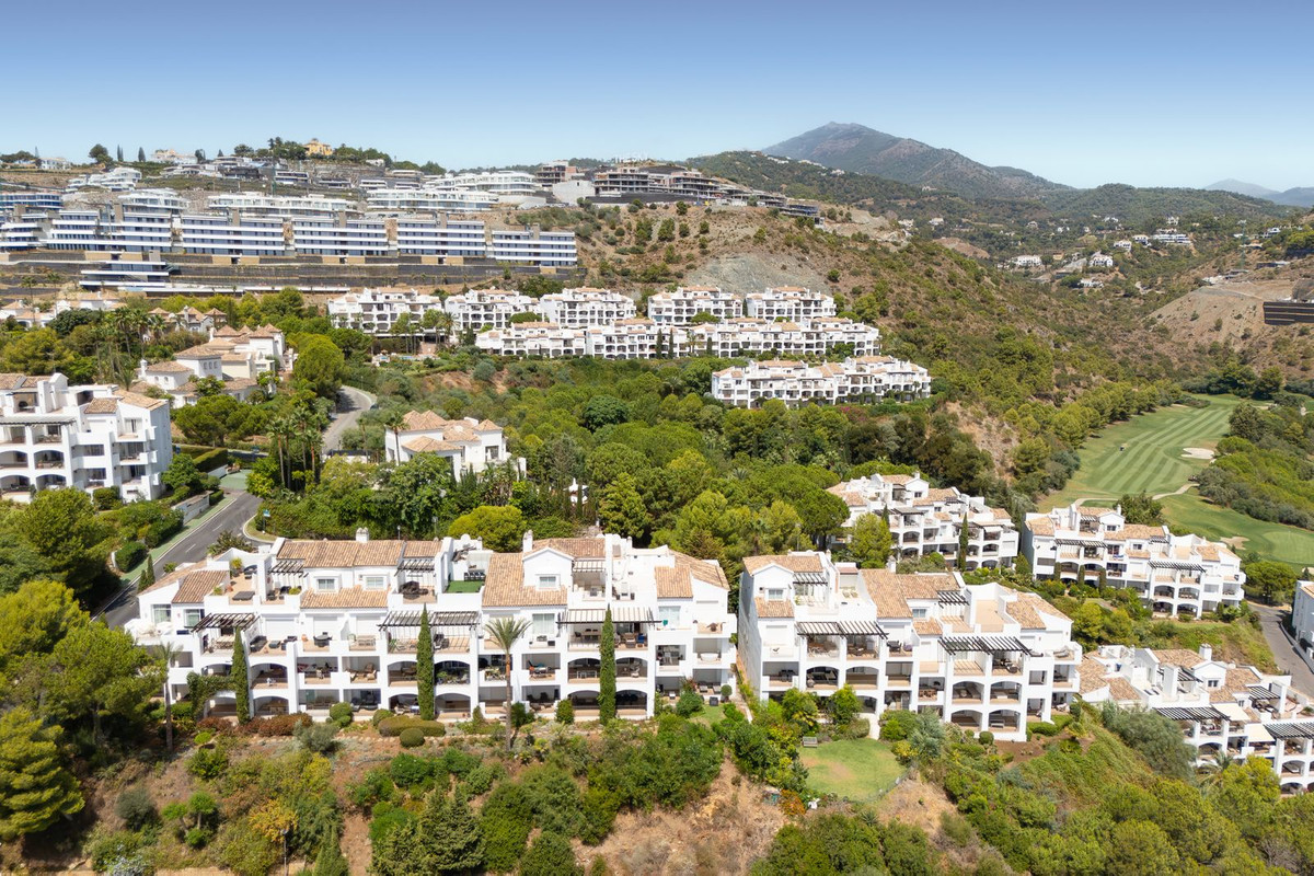 3 Bed Apartment for sale in La Quinta Costa Del Sol, Málaga, Spain