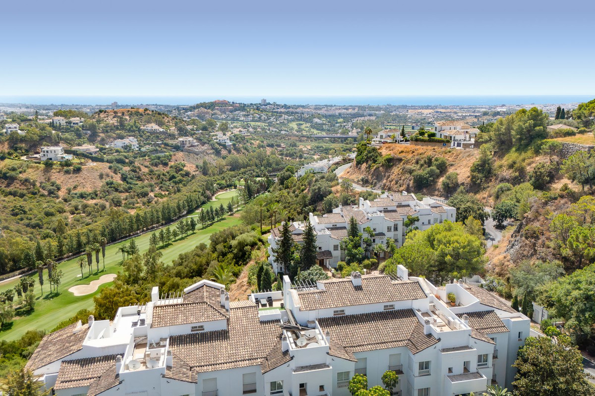3 Bed Apartment for sale in La Quinta Costa Del Sol, Málaga, Spain