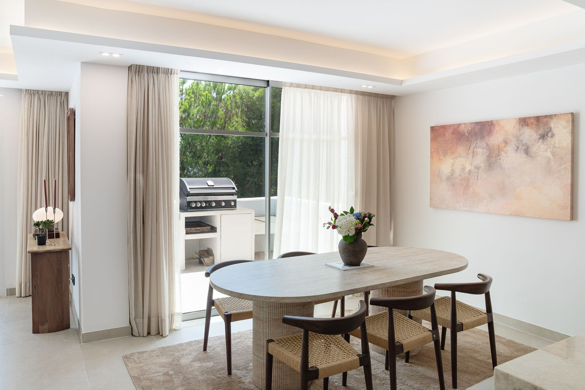 3 Bed Apartment for sale in La Quinta Costa Del Sol, Málaga, Spain