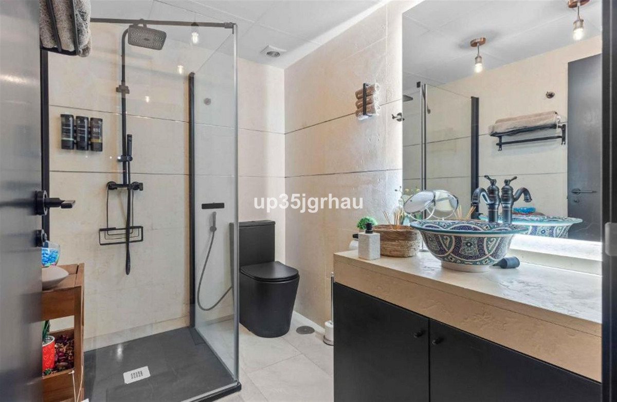 Se vende Apartamento Planta Media de 2 dormitorios en Costa Del Sol, Málaga, España
