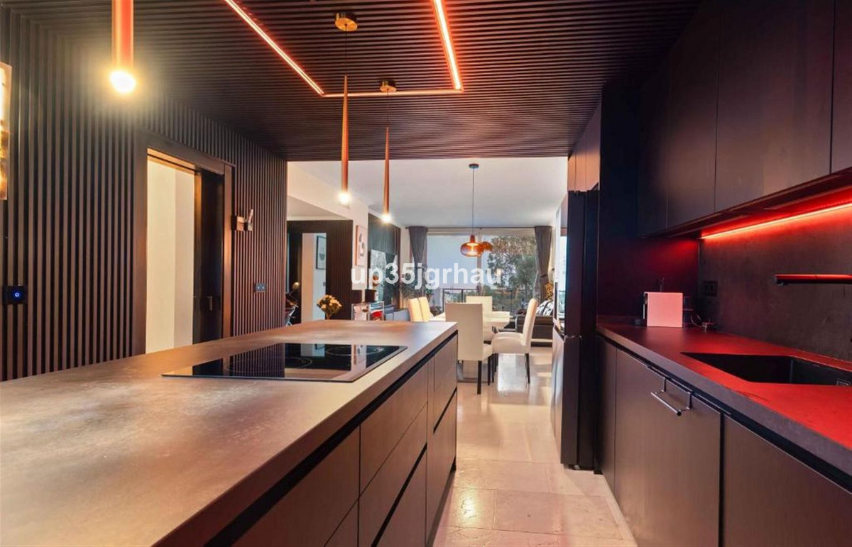Se vende Apartamento Planta Media de 2 dormitorios en Costa Del Sol, Málaga, España