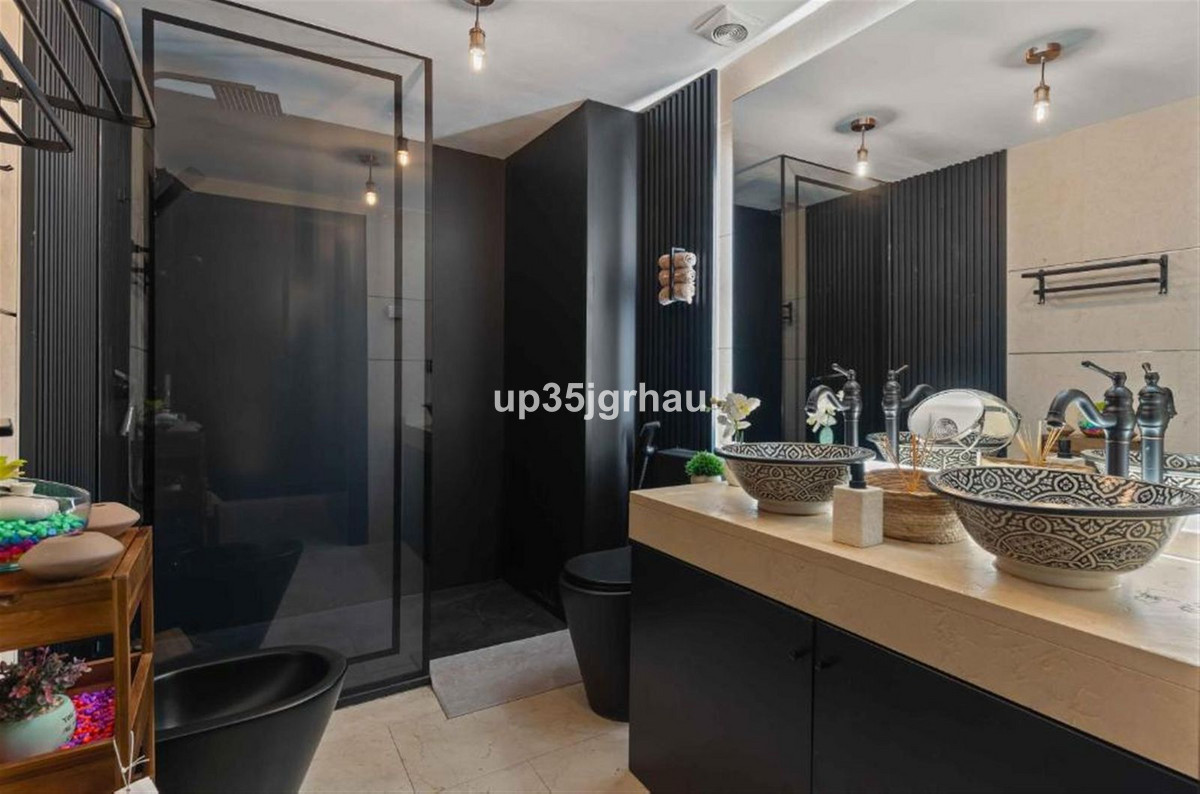 Se vende Apartamento Planta Media de 2 dormitorios en Costa Del Sol, Málaga, España