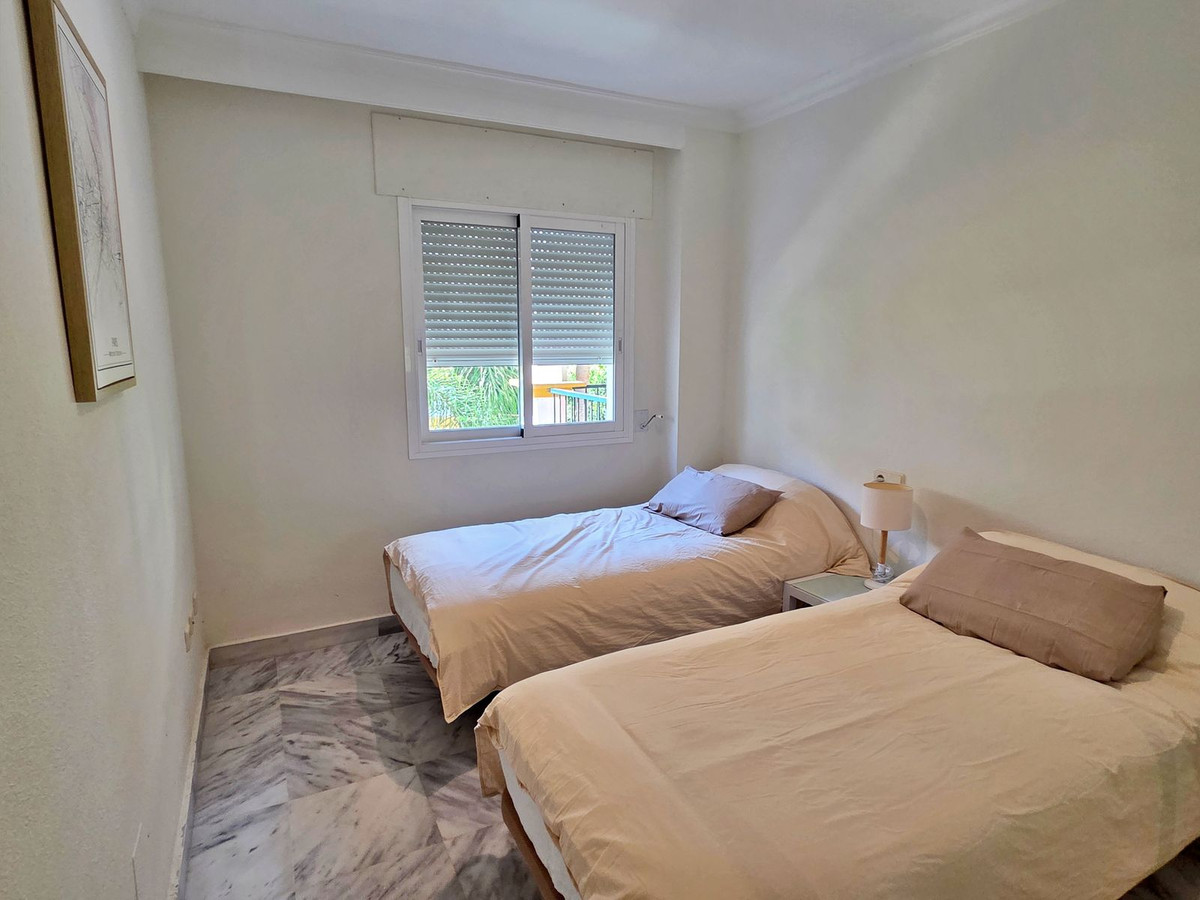 Se vende Apartamento Planta Media de 2 dormitorios en Costa Del Sol, Málaga, España