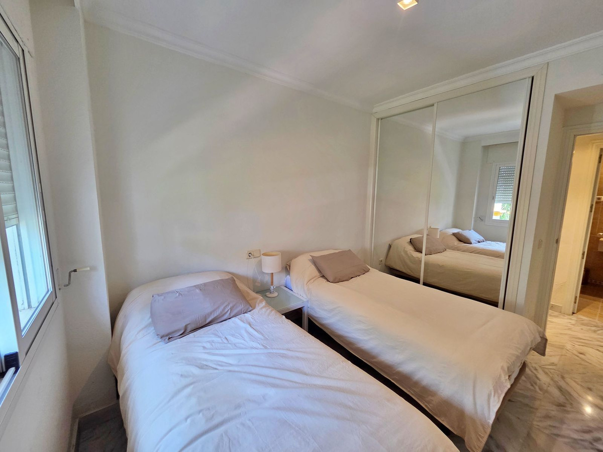 Se vende Apartamento Planta Media de 2 dormitorios en Costa Del Sol, Málaga, España