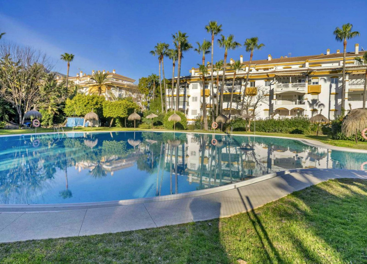 Se vende Apartamento Planta Media de 2 dormitorios en Costa Del Sol, Málaga, España