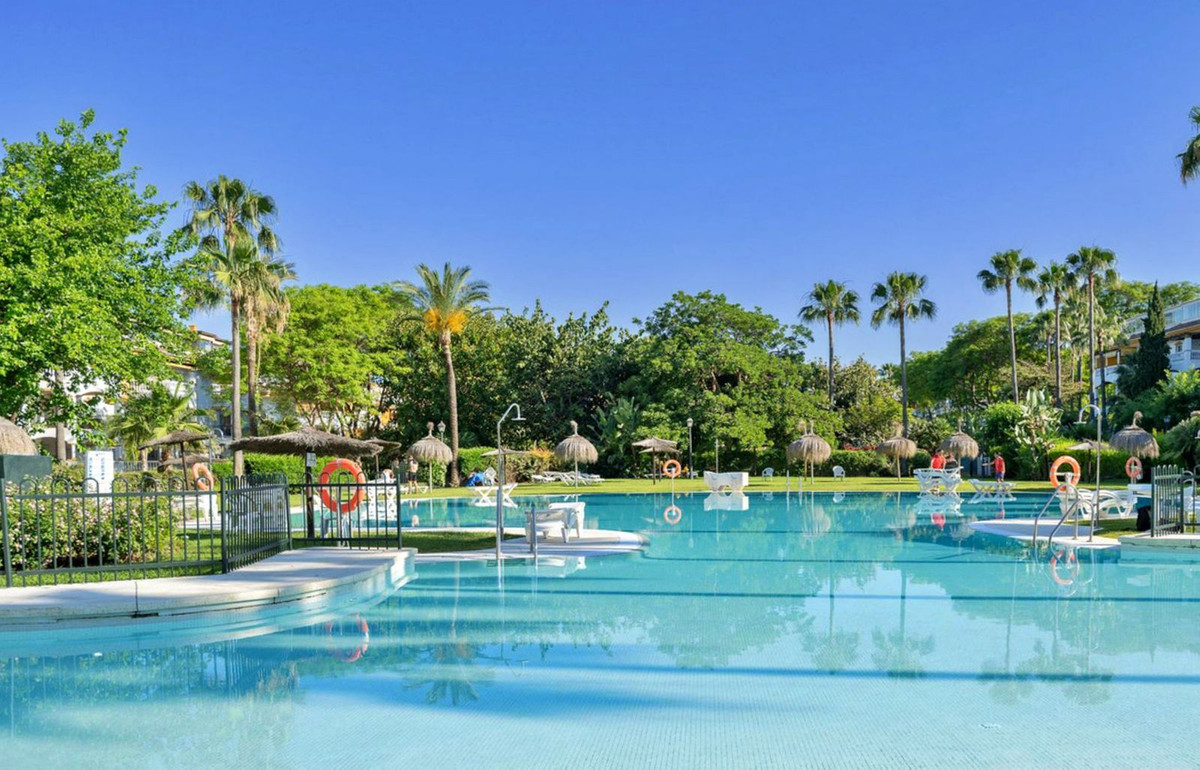 Se vende Apartamento Planta Media de 2 dormitorios en Costa Del Sol, Málaga, España