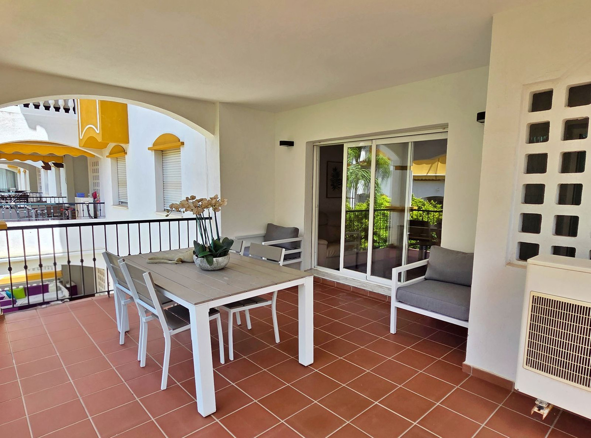 Se vende Apartamento Planta Media de 2 dormitorios en Costa Del Sol, Málaga, España