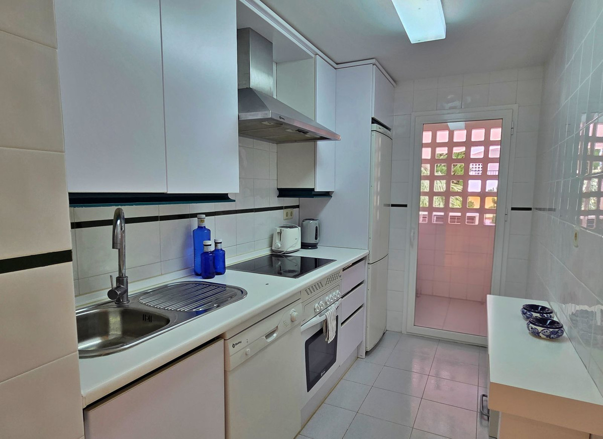 Se vende Apartamento Planta Media de 2 dormitorios en Costa Del Sol, Málaga, España