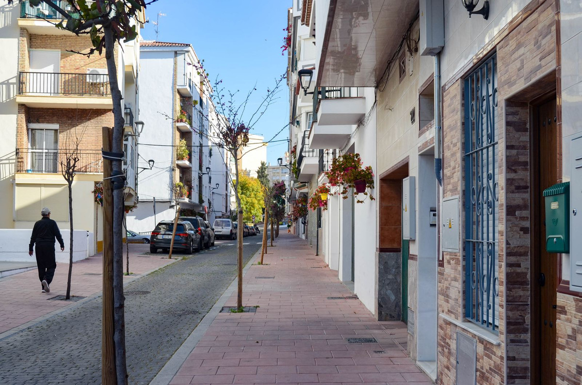 4 Bed Apartment for sale in Estepona Costa Del Sol, Málaga, Spain