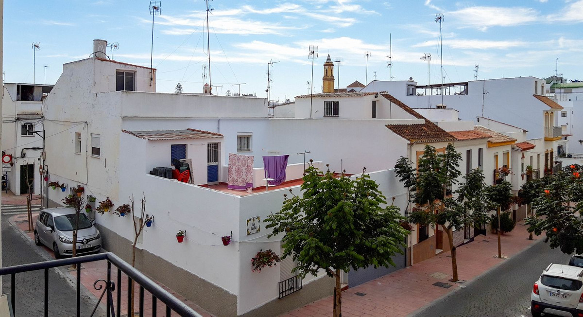 4 Bed Apartment for sale in Estepona Costa Del Sol, Málaga, Spain