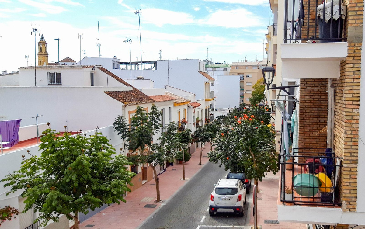 4 Bed Apartment for sale in Estepona Costa Del Sol, Málaga, Spain