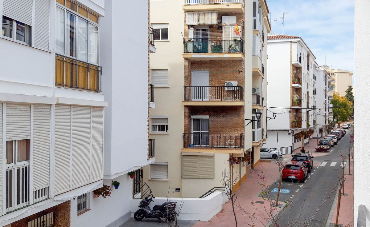 4 Bed Apartment for sale in Estepona Costa Del Sol, Málaga, Spain
