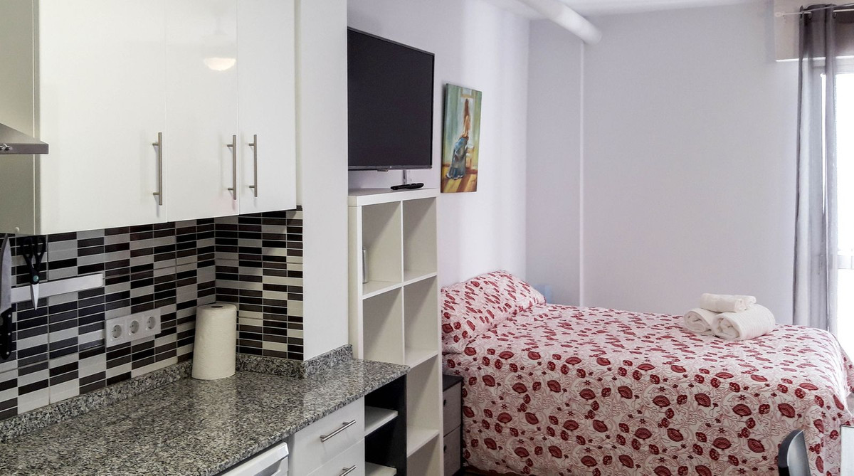 4 Bed Apartment for sale in Estepona Costa Del Sol, Málaga, Spain